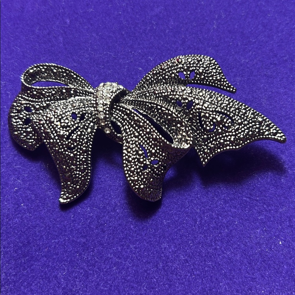 Silver Bow Brooch